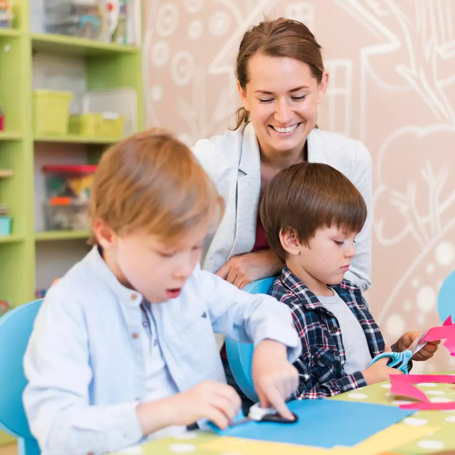 kid-tutor-classroom